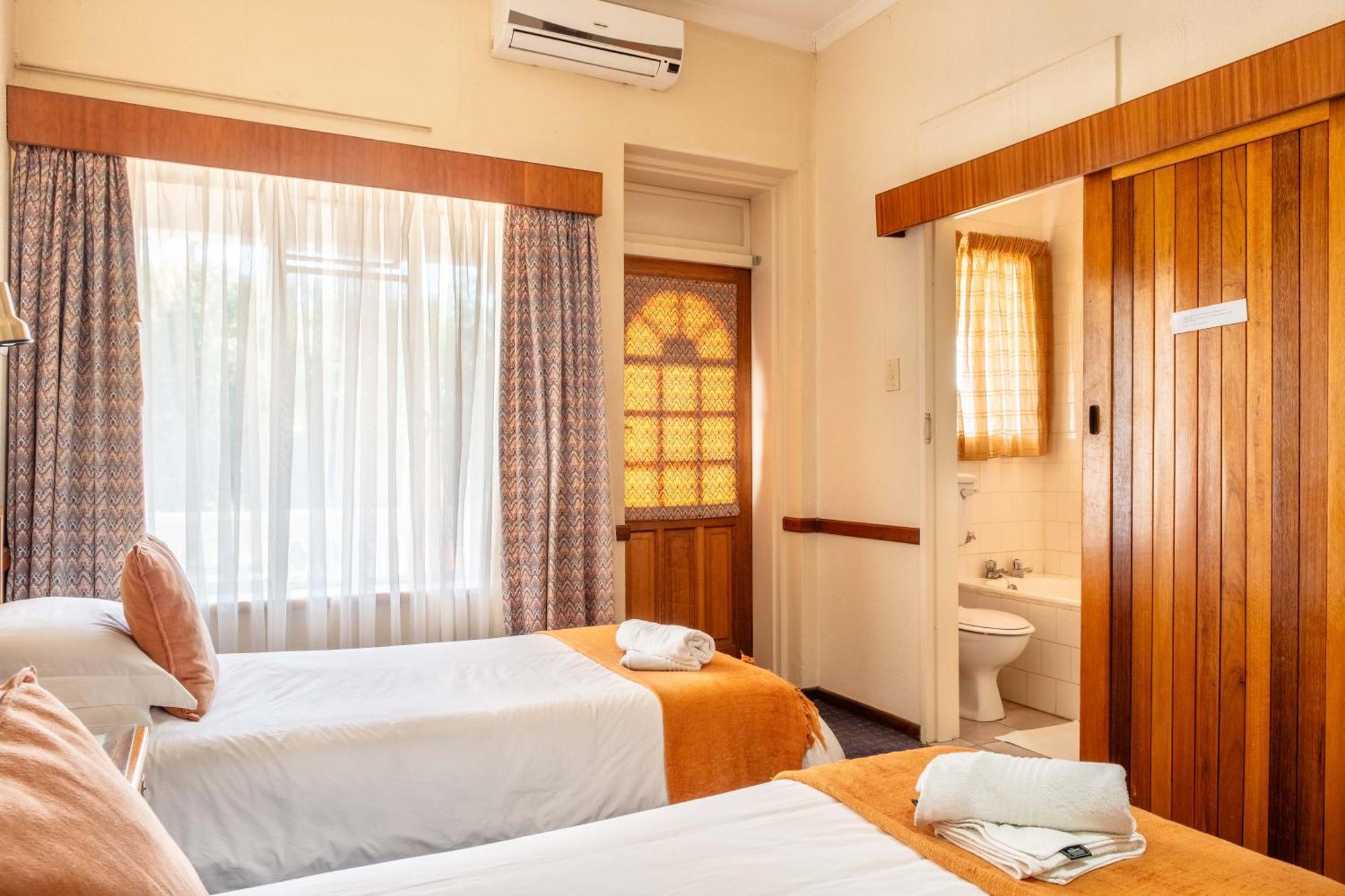 Karoo Country Inn Middelburg  Exterior foto
